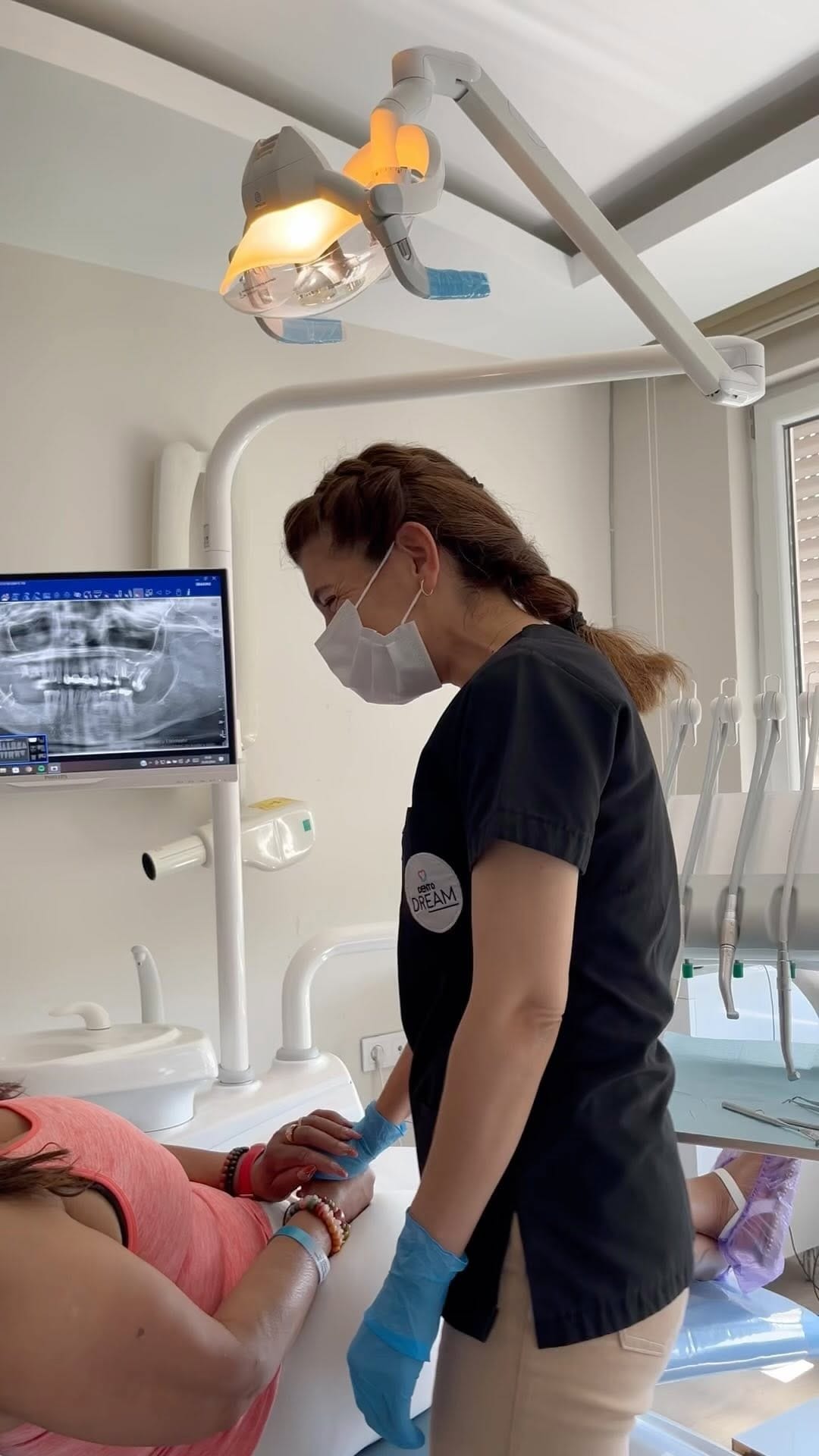 Post 10 by Dental Dream Turkey on Instagram (video)