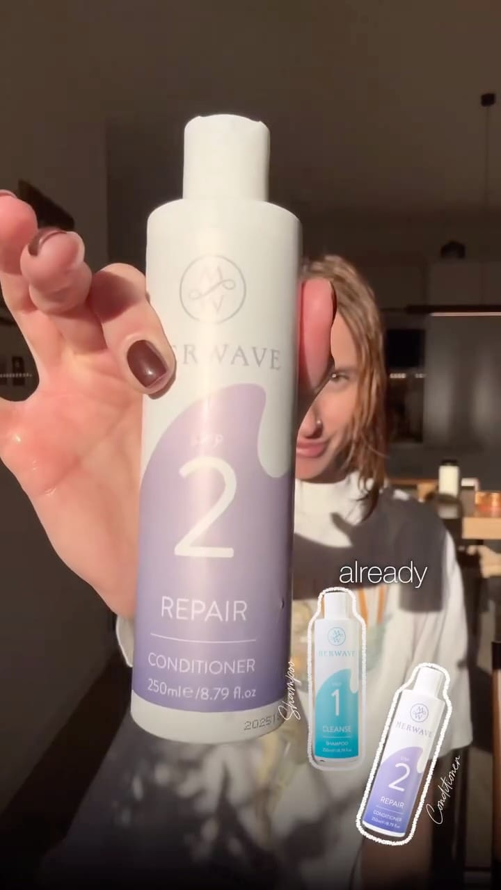 Post 1 by Colourist | Curly Hair Expert | London on Instagram (video)