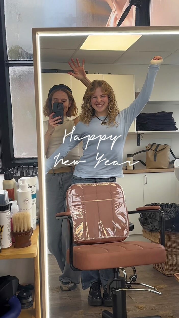 Post 6 by Colourist | Curly Hair Expert | London on Instagram (video)