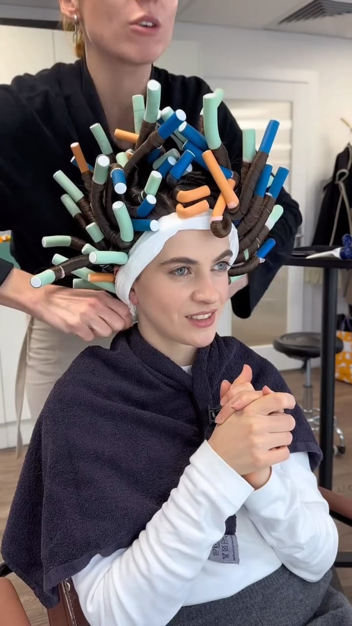 Post 4 by Colourist | Curly Hair Expert | London on Instagram (video)