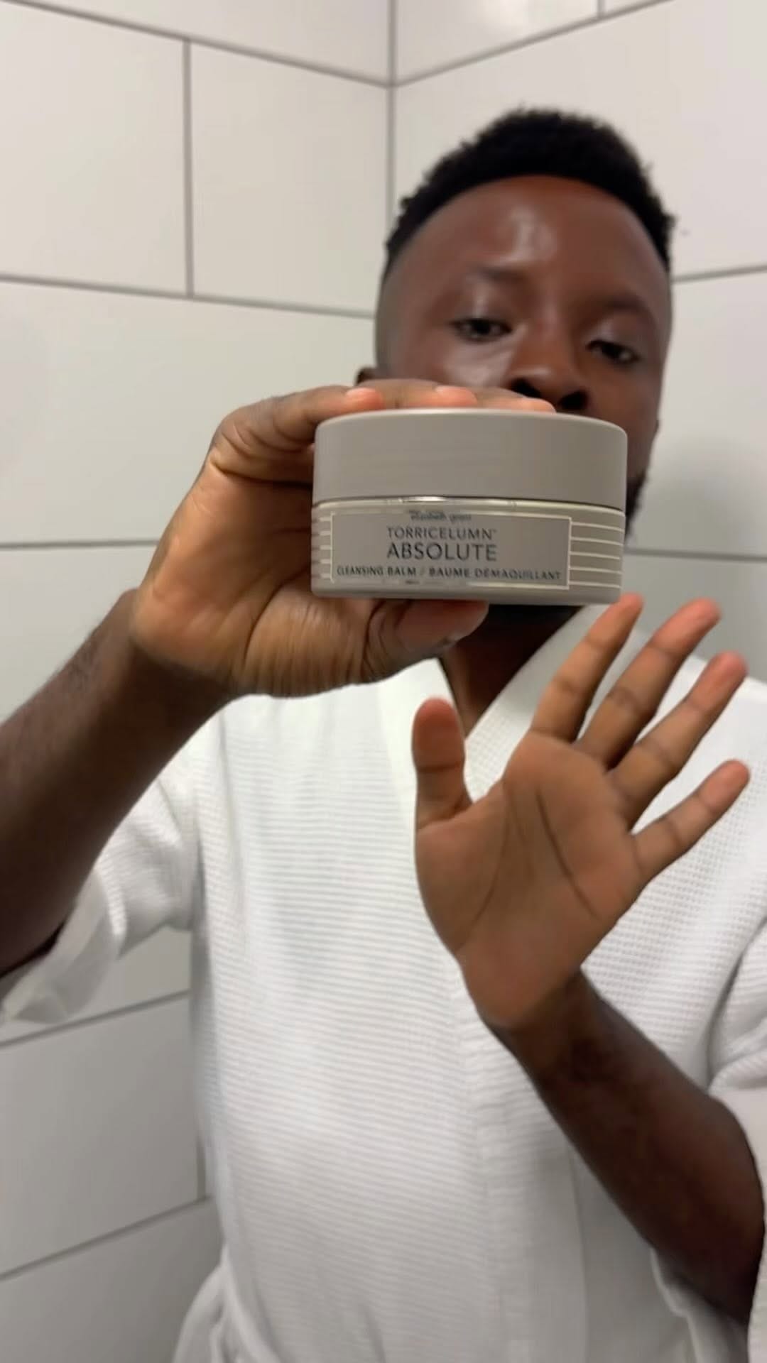 Post 9 by Tobi skinthusiast✌🏿 on Instagram (video)