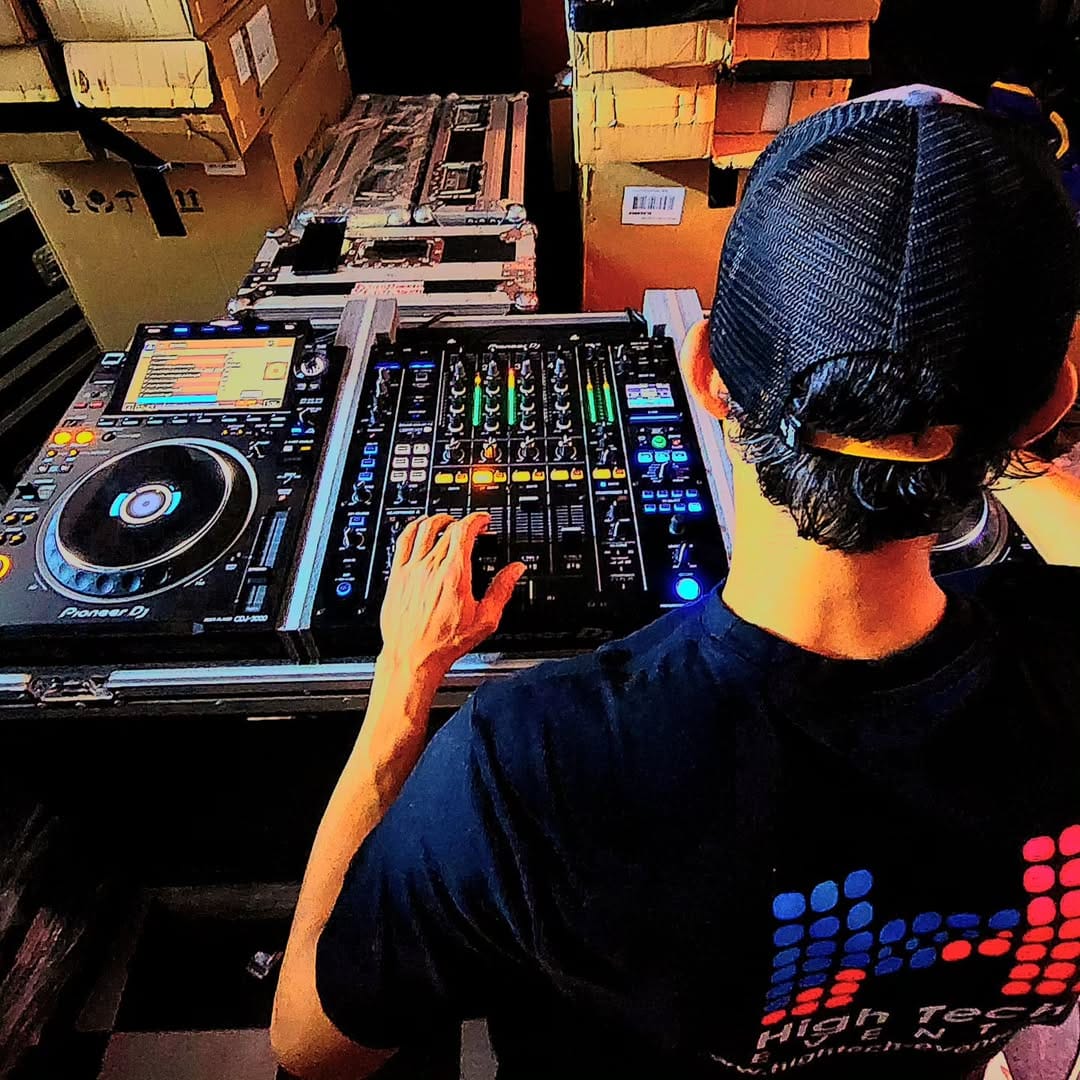 Post 10 by HIGH TECH EVENTS on Instagram (carousel)
