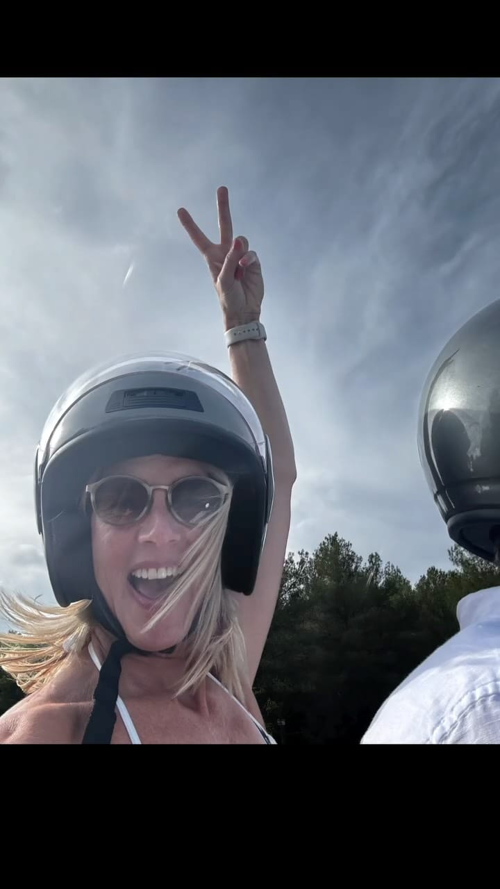 Post 6 by Fiona Pemberton CLASSIC MODEL on Instagram (video)