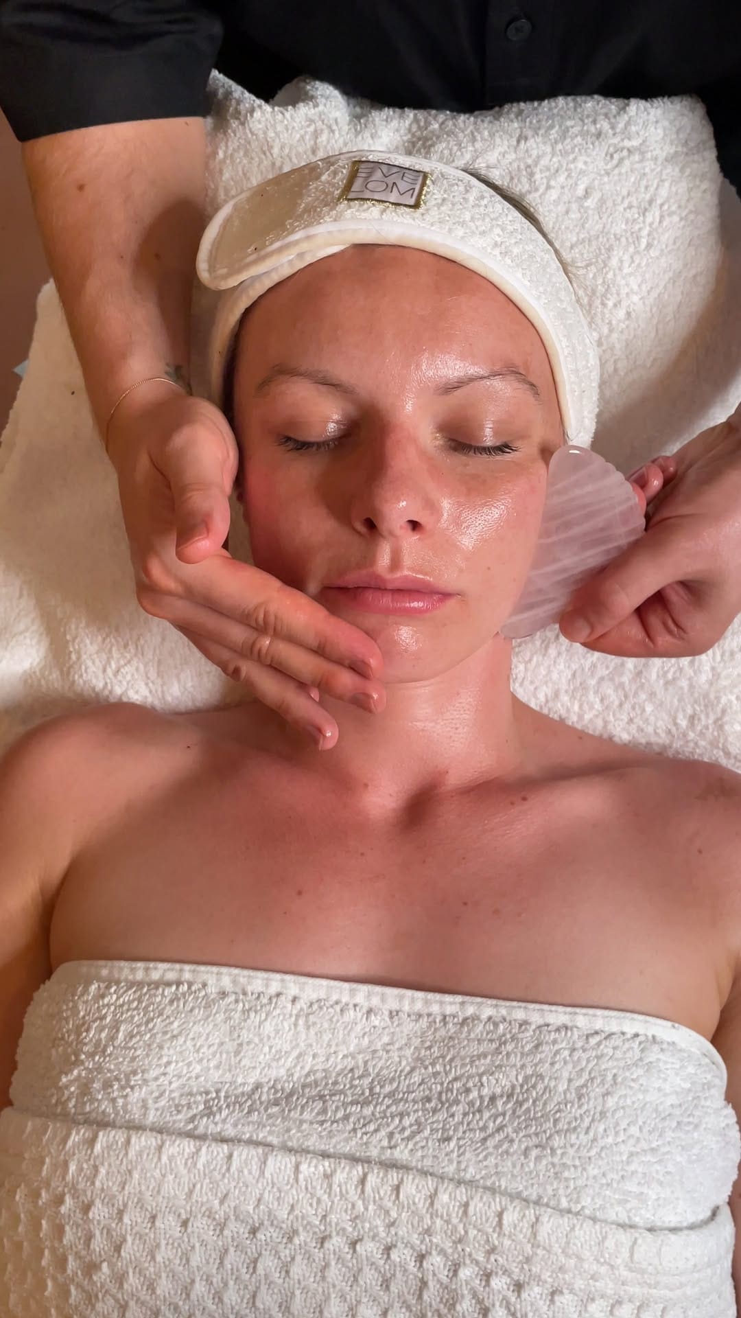 Post 5 by EVE LOM on Instagram (video)