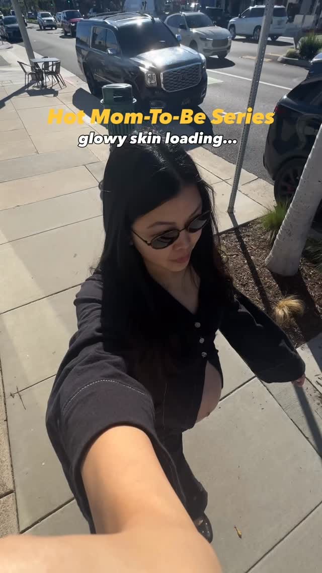 Post 5 by Facial Lounge Newport Beach and Costa Mesa on Instagram (video)