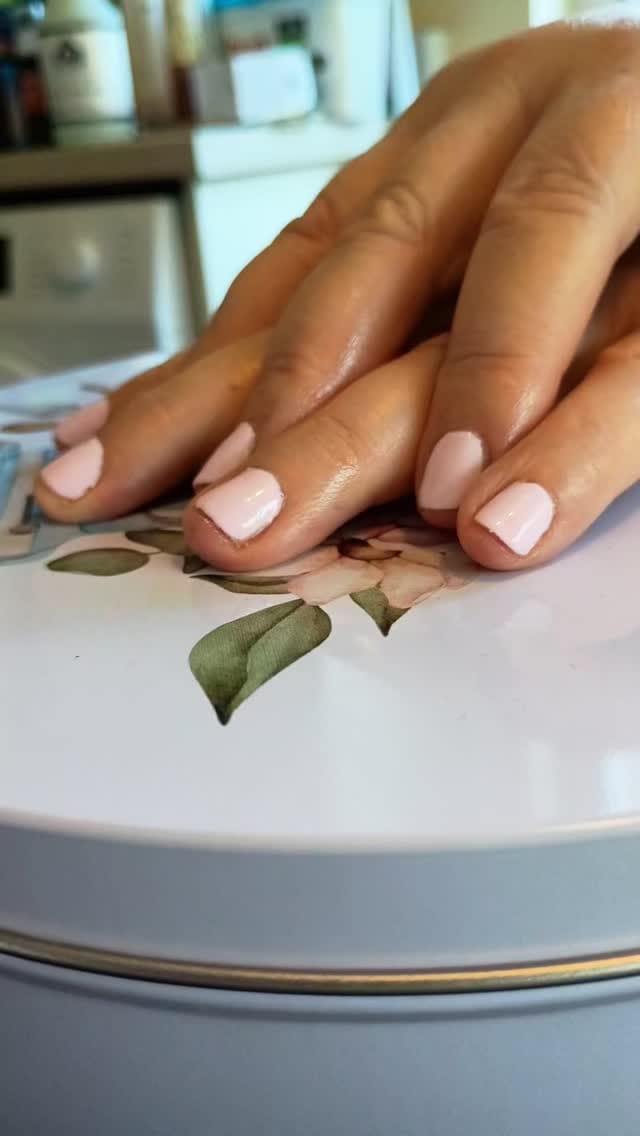 Post 6 by Nail Couture By Laura on Instagram (video)