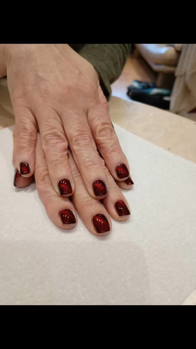 Post 7 by Nail Couture By Laura on Instagram (video)