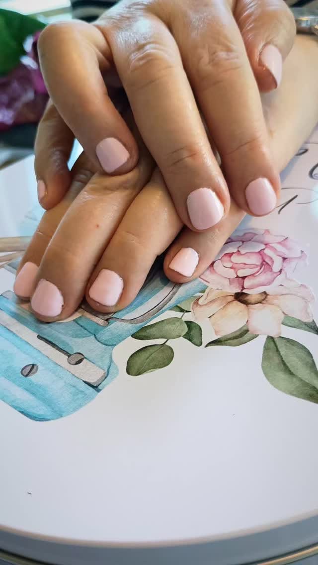 Post 5 by Nail Couture By Laura on Instagram (video)