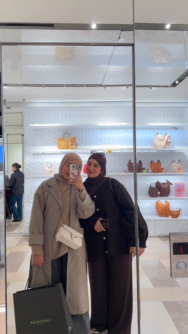 Post 2 by Ghada Guemri on Instagram (video)
