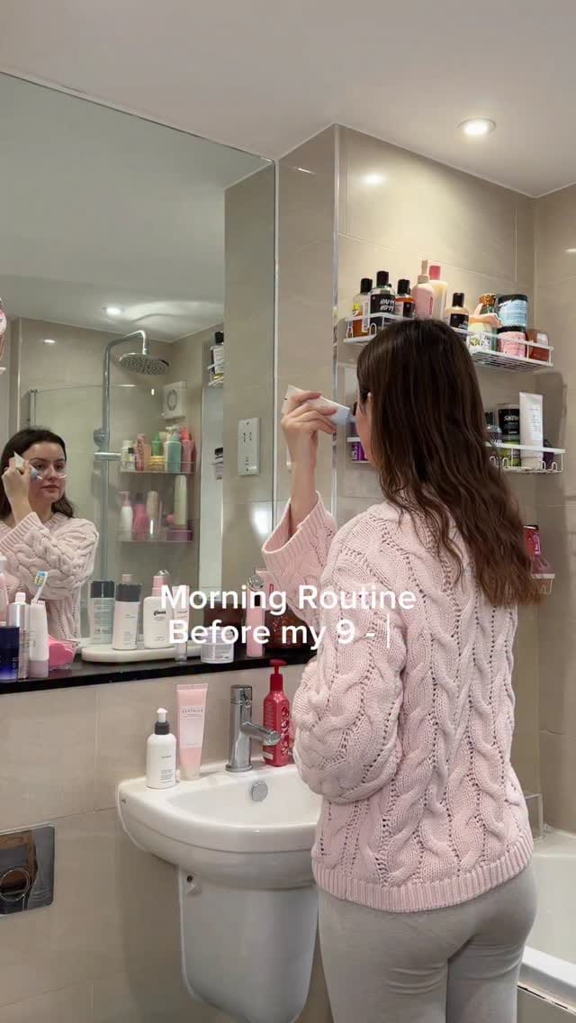 Post 4 by Esme Wolfsohn | grwm + selfcare🎀 on Instagram (video)