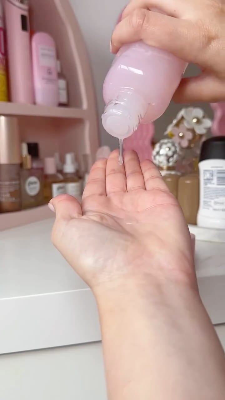 Post 10 by Esme Wolfsohn | grwm + selfcare🎀 on Instagram (video)