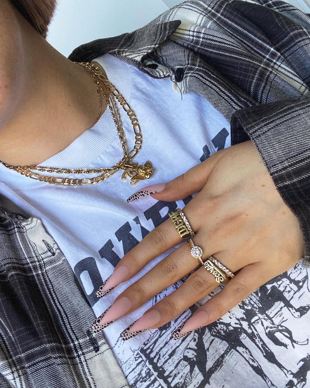 Post 10 by Victoria on Instagram (image)