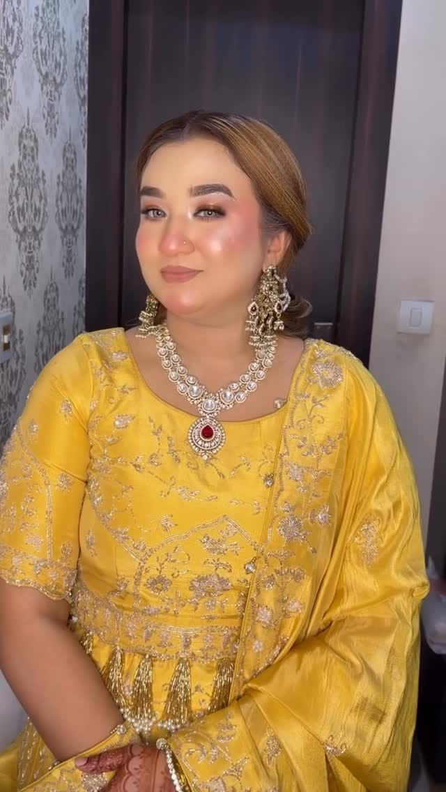 Post 6 by QUEEN AFRIN KHAN on Instagram (video)