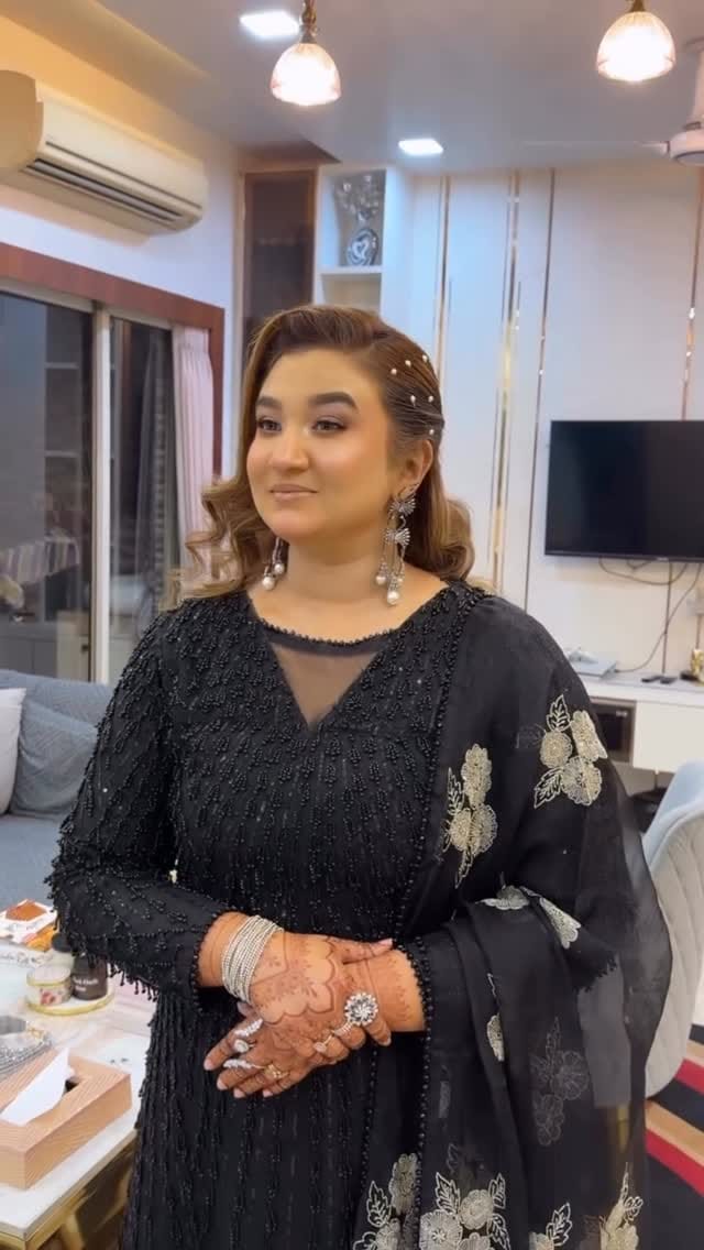 Post 5 by QUEEN AFRIN KHAN on Instagram (video)