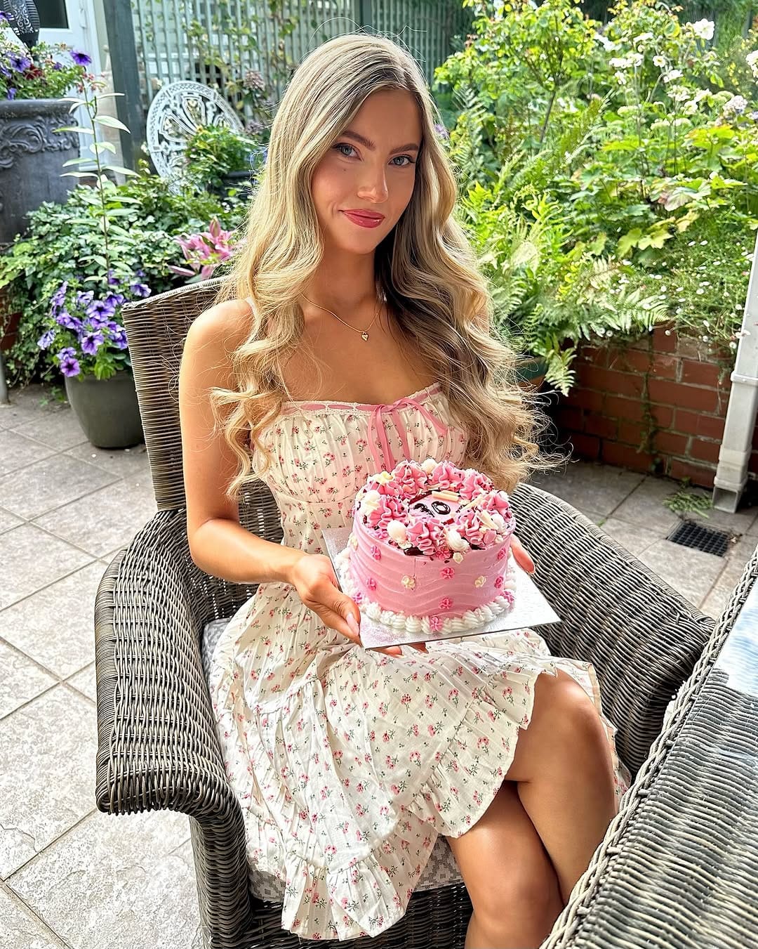 Post 7 by Poppy Locks on Instagram (image)