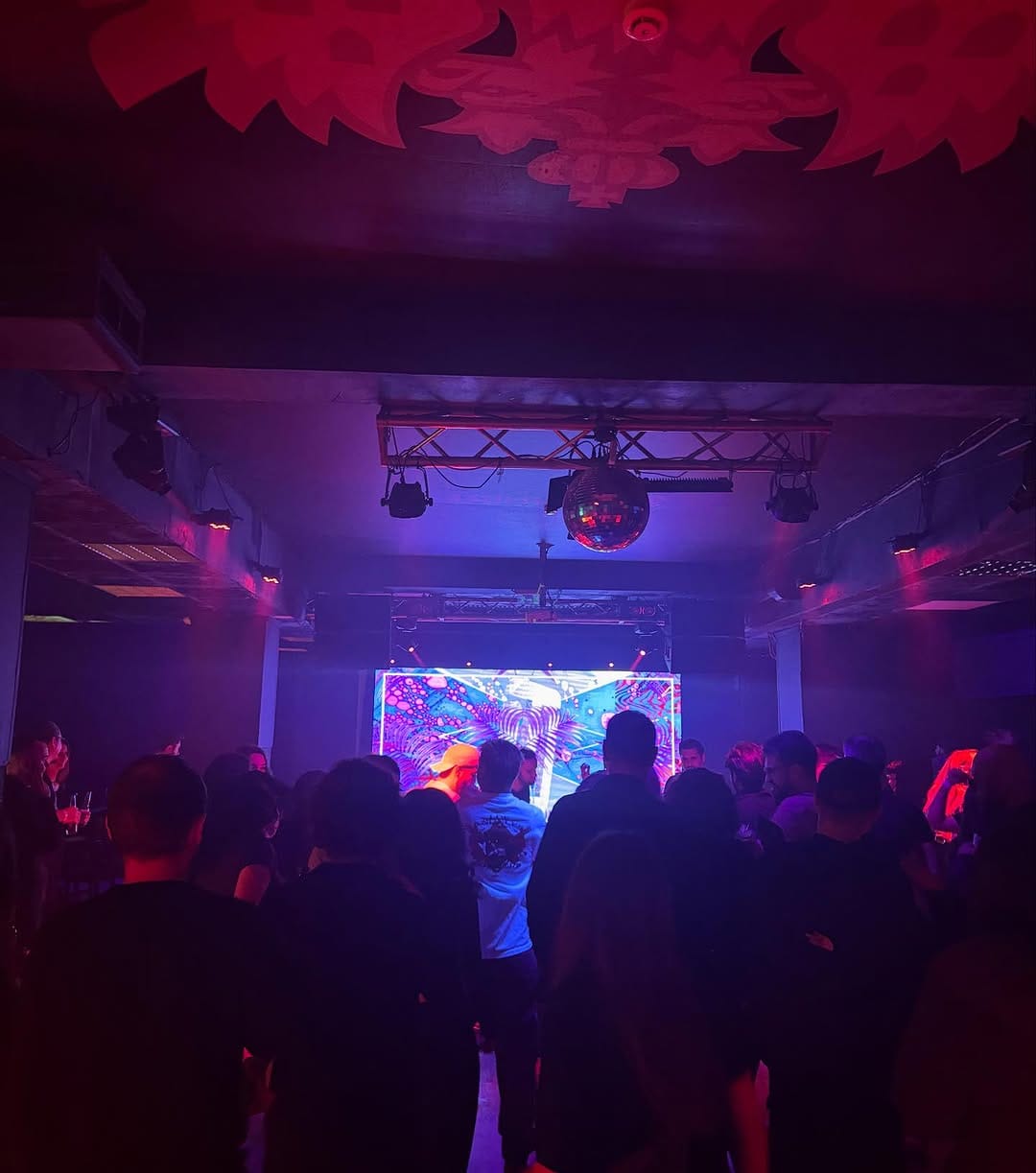 Post 3 by Techno Wall on Instagram (carousel)