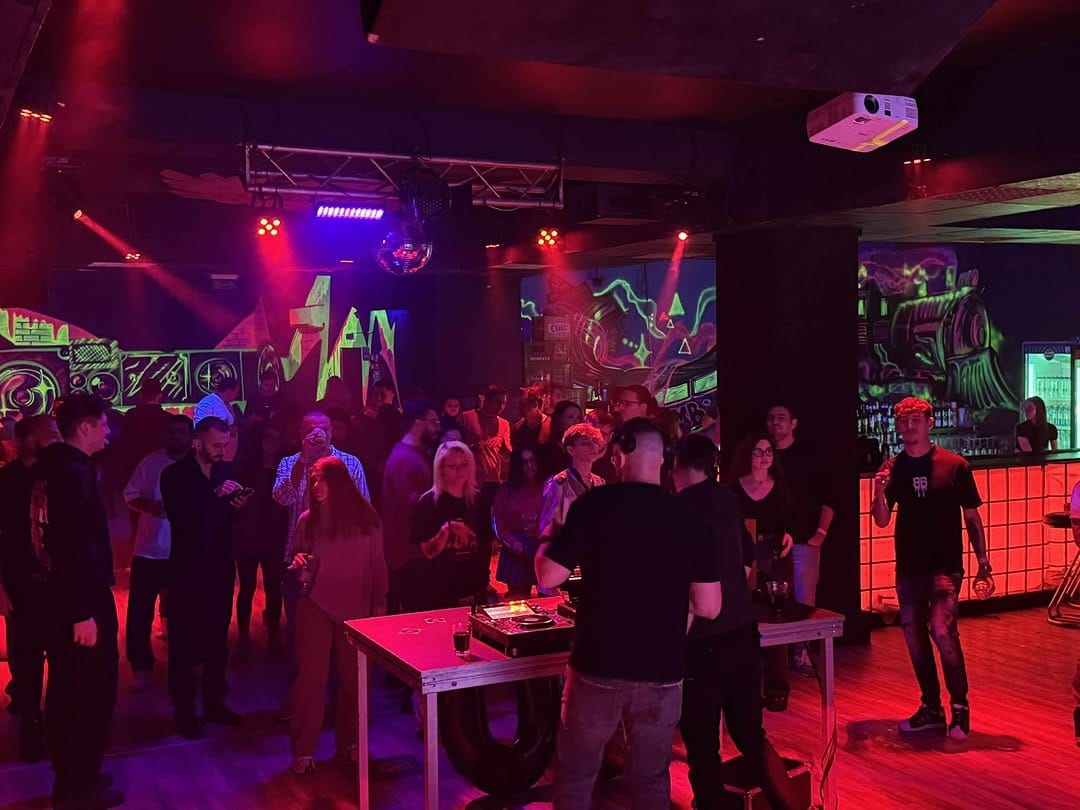 Post 5 by Techno Wall on Instagram (carousel)