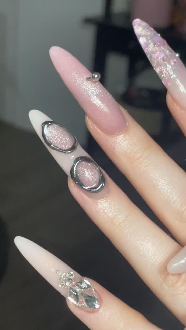 Post 3 by XISNAILS | LONDON NAIL TECH on Instagram (video)