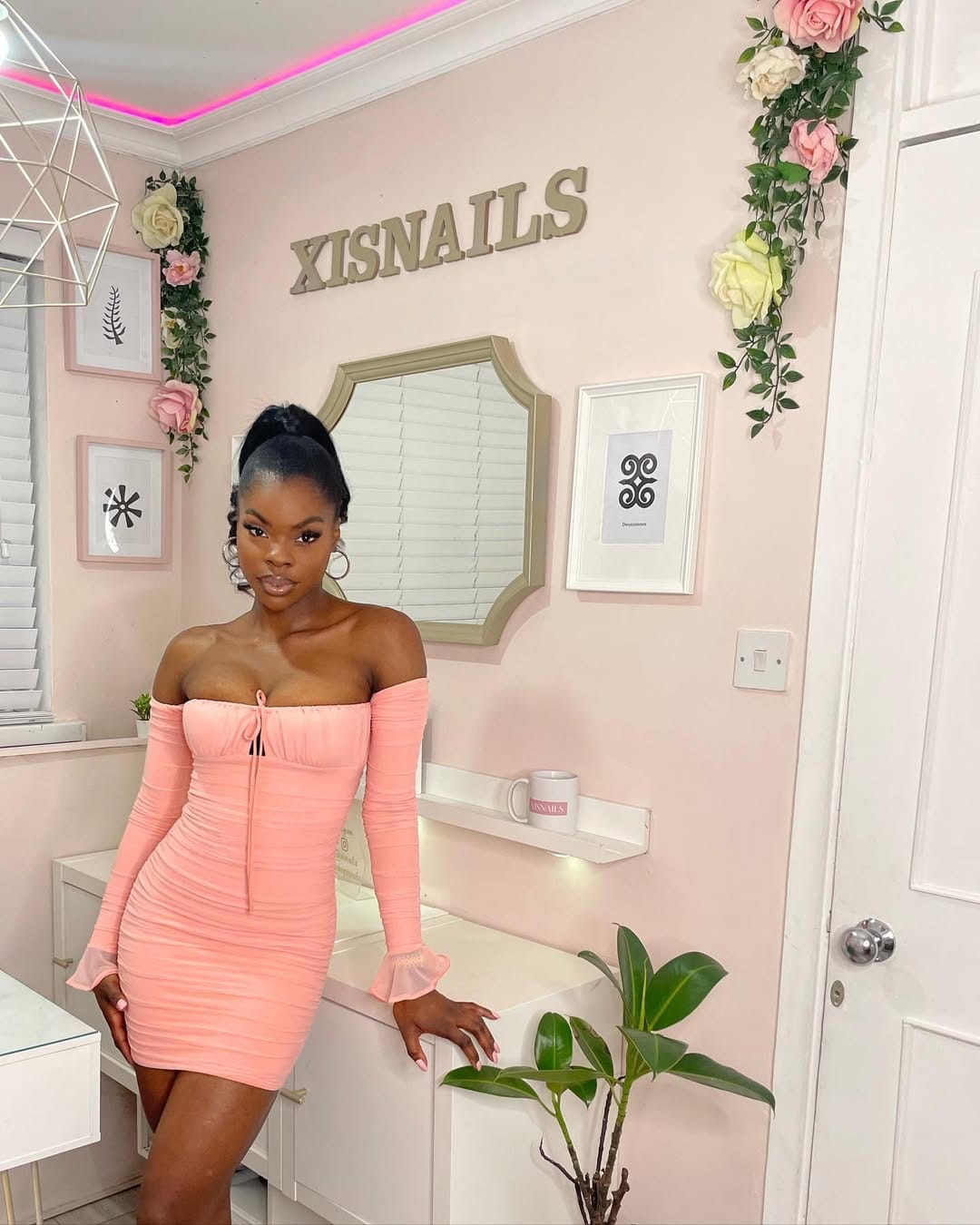 Post 10 by XISNAILS | LONDON NAIL TECH on Instagram (carousel)