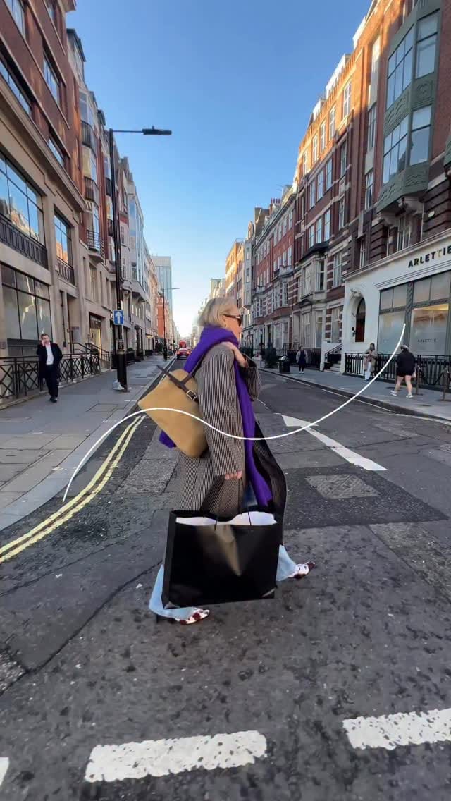 Post 5 by Elle Bridge on Instagram (video)