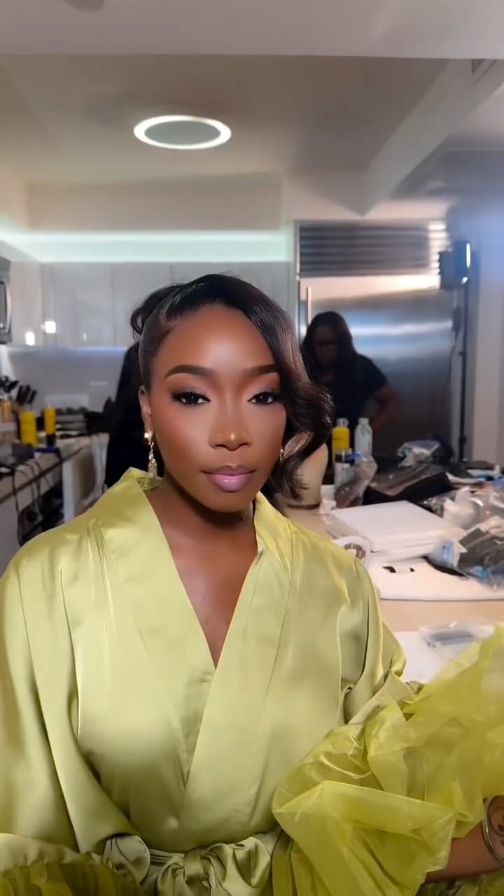 Post 10 by K.DOLL on Instagram (video)