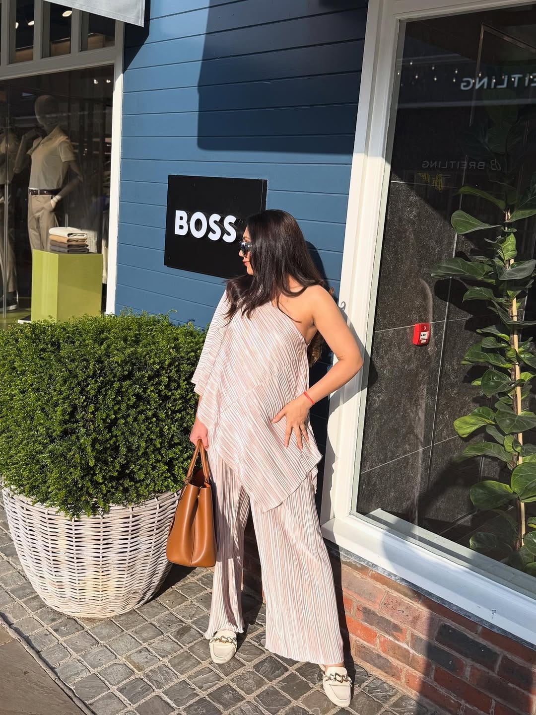 Post 6 by 𝐒𝐡𝐫𝐢𝐲𝐚 𝐒𝐢𝐧𝐠𝐡 ☾ on Instagram (carousel)