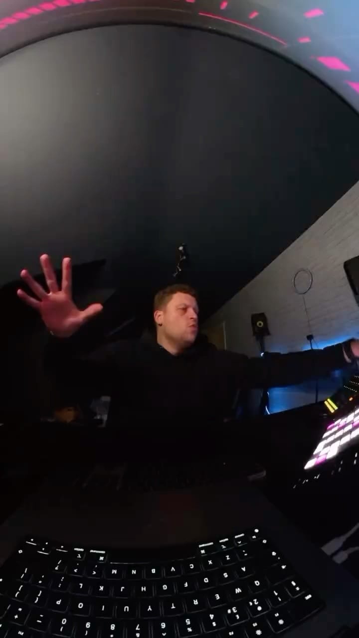 Post 6 by JAVAX on Instagram (video)