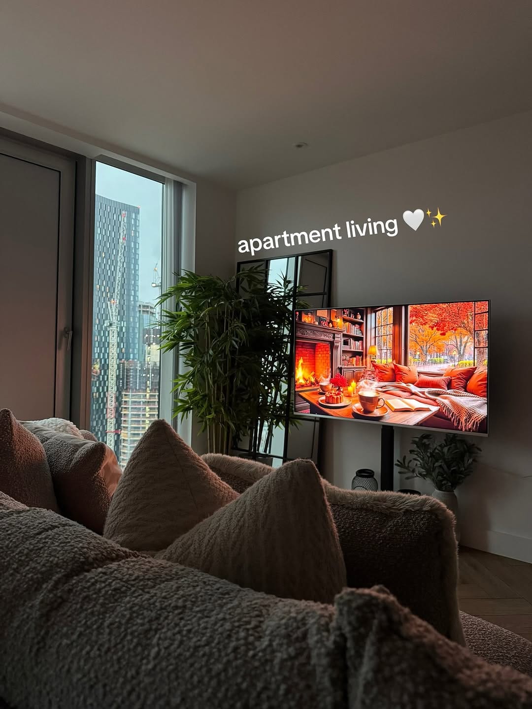 Post 8 by Fi | Apartment in the Clouds 🏙️☁️ on Instagram (carousel)