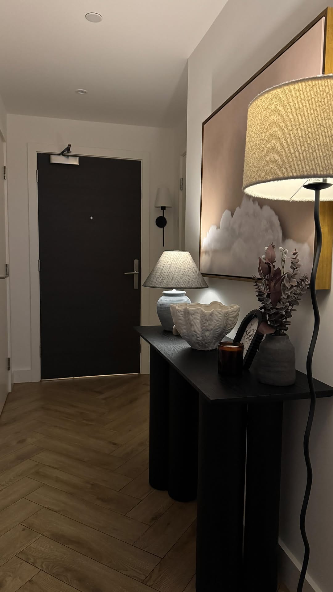Post 5 by Fi | Apartment in the Clouds 🏙️☁️ on Instagram (video)