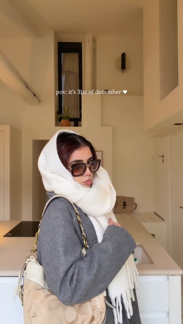 Post 7 by Zoiea Karim on Instagram (video)
