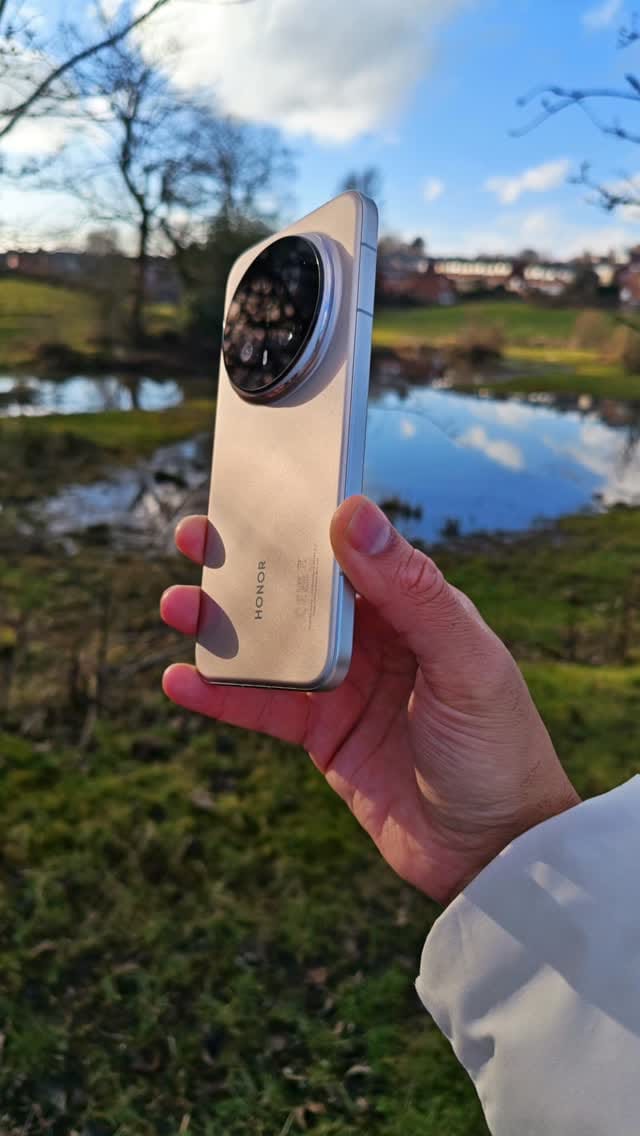 Post 1 by Unboxing Plus on Instagram (video)