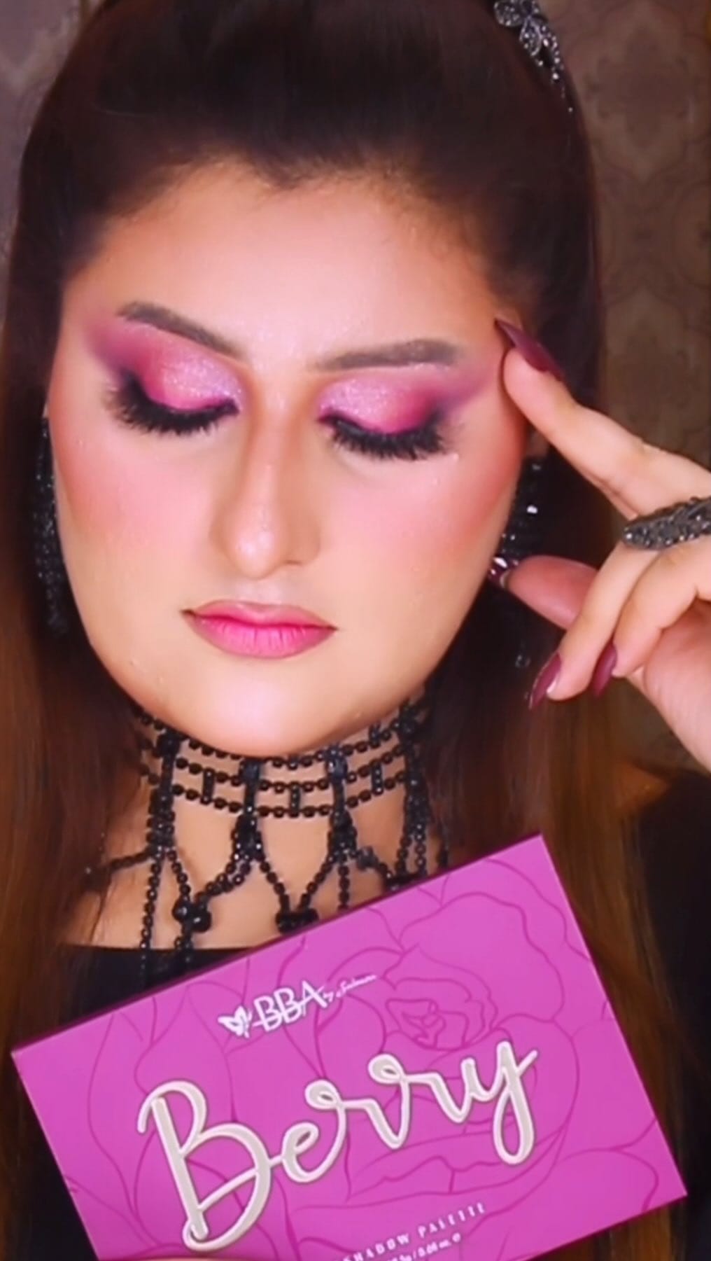 Post 10 by Zeeneeel on Instagram (video)