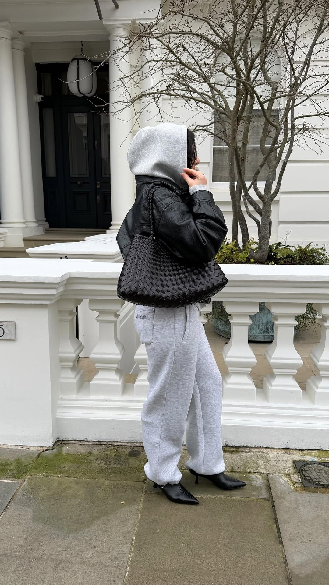 Post 3 by JOSILDA | OUTFIT INSPO on Instagram (video)