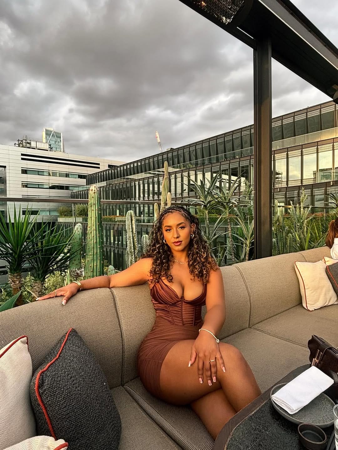 Post 10 by 𝗝𝗔𝗛𝗔𝗡𝗡𝗘 𝗩𝗜𝗡𝗖𝗘𝗡𝗧 on Instagram (carousel)