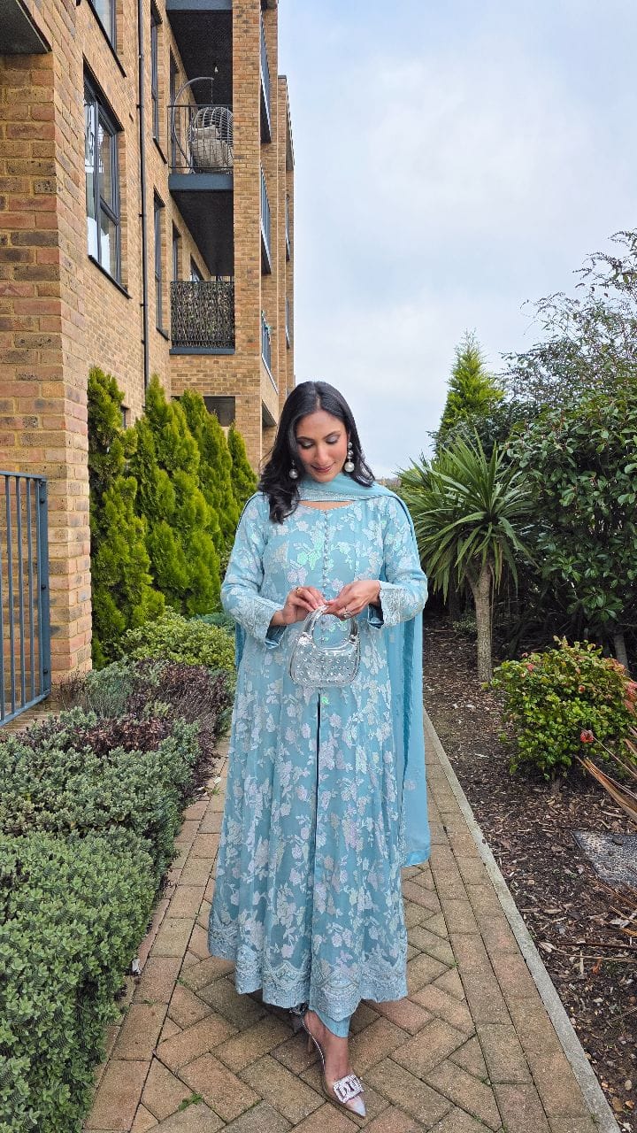 Post 5 by Arooj | London Blogger on Instagram (video)