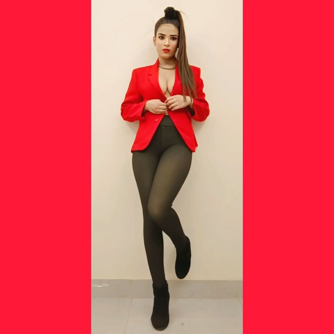 Post 8 by Disha Saxena on Instagram (carousel)