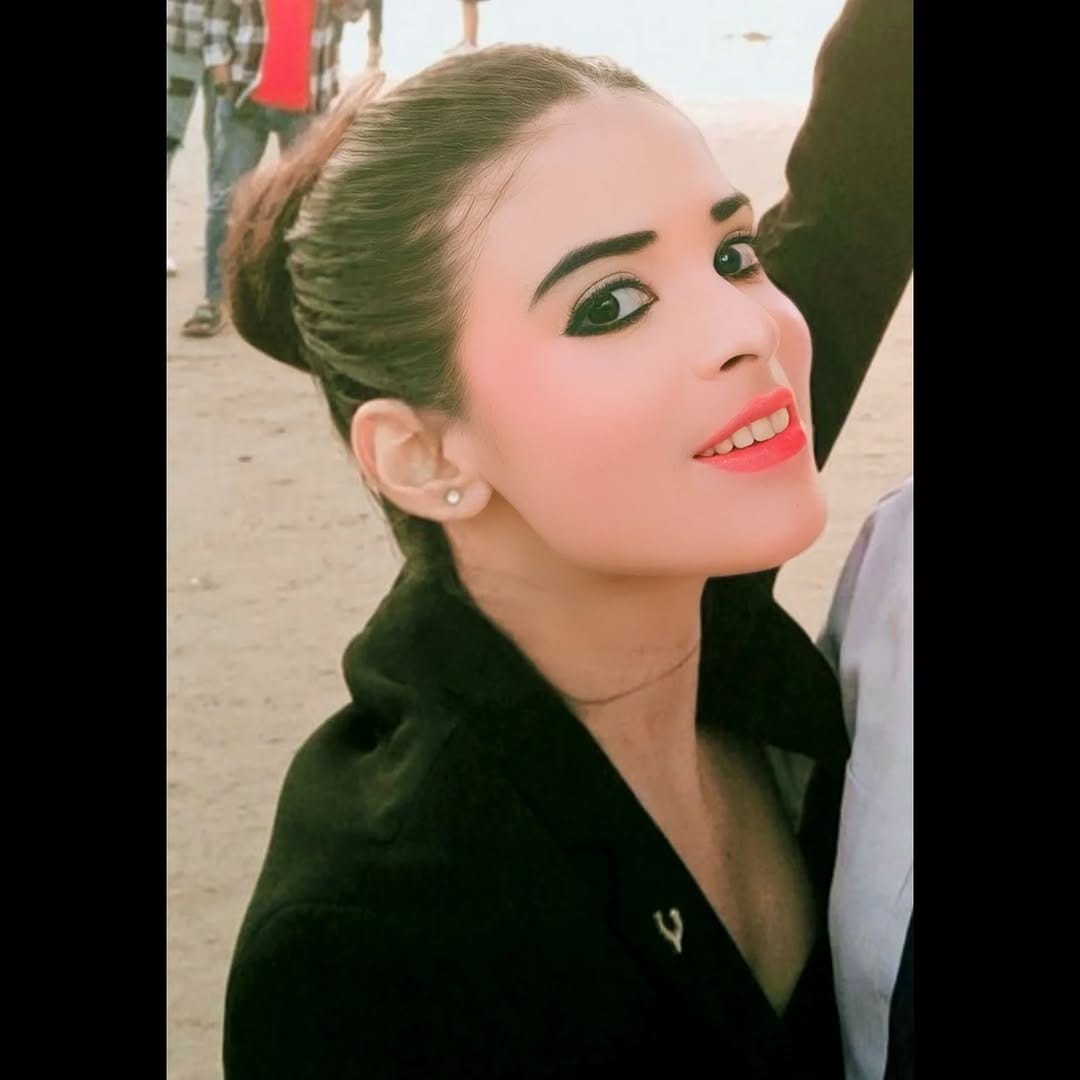 Post 4 by Disha Saxena on Instagram (carousel)