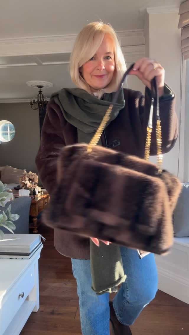 Post 5 by Joanna (Fashion, Beauty & Lifestyle) on Instagram (video)