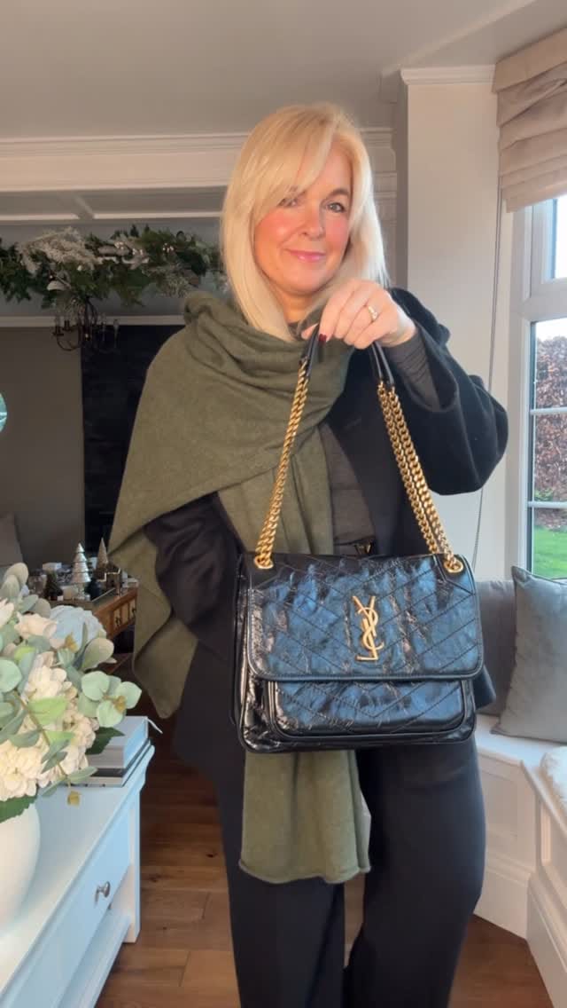 Post 6 by Joanna (Fashion, Beauty & Lifestyle) on Instagram (video)
