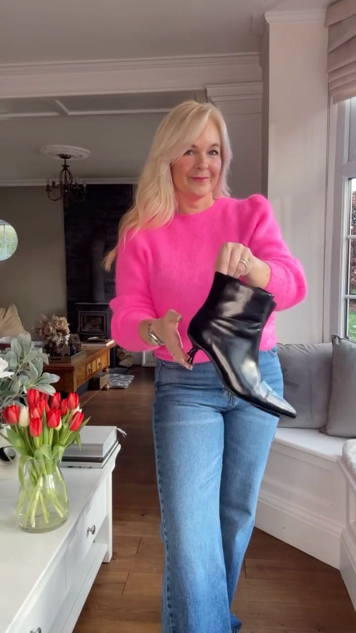 Post 4 by Joanna (Fashion, Beauty & Lifestyle) on Instagram (video)