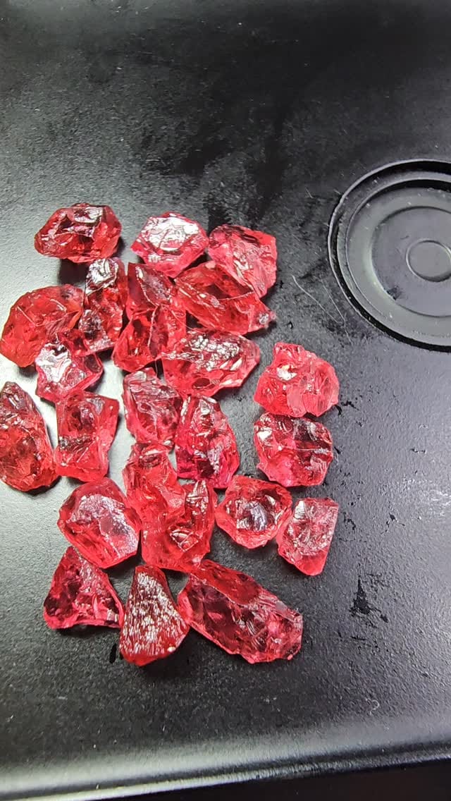 Post 2 by Yaqoob Gems on Instagram (video)