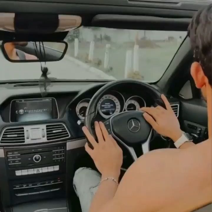 Post 4 by Ritwik oberoi✨ on Instagram (video)