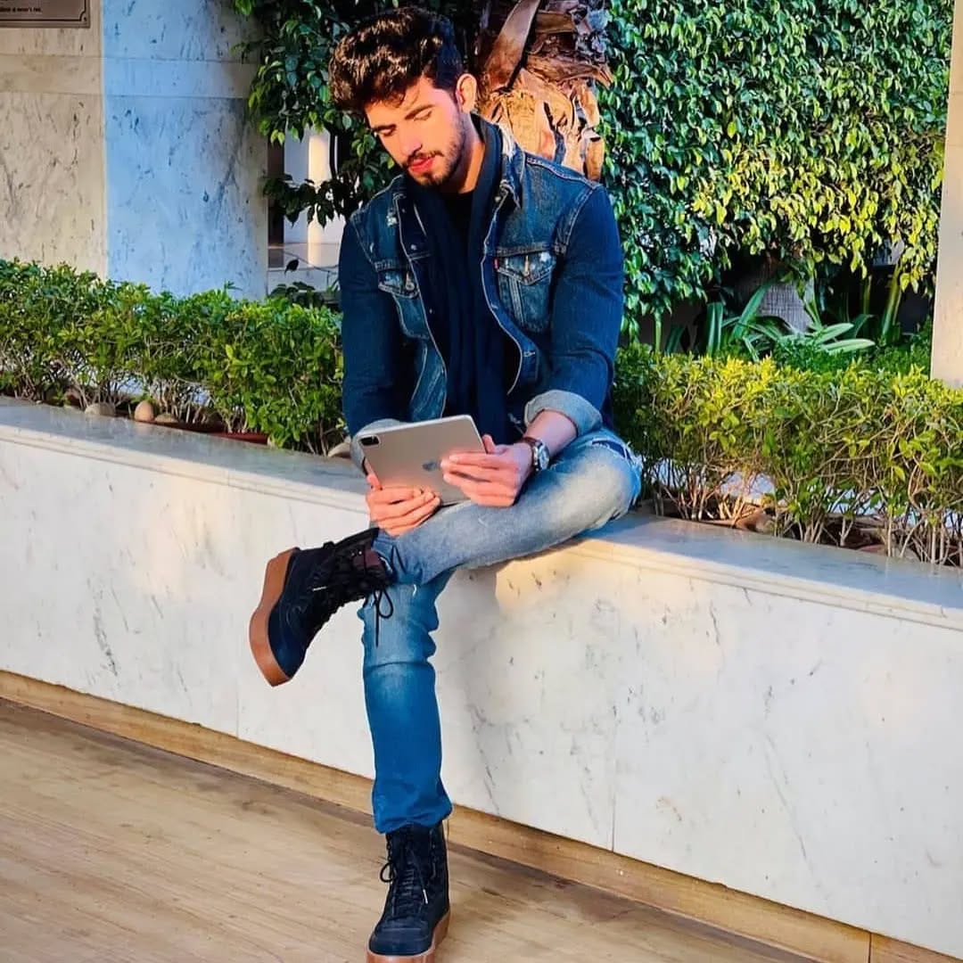Post 3 by Ritwik oberoi✨ on Instagram (image)