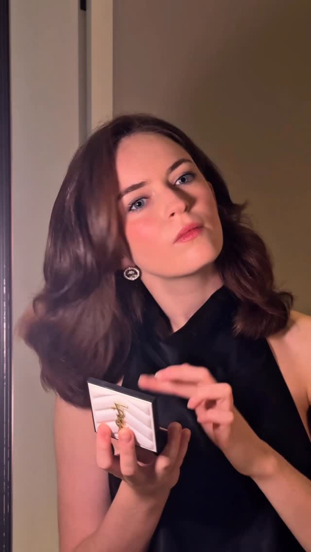 Post 8 by Anna | my 9-5 life and outfits on Instagram (video)