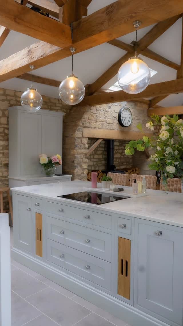 Post 1 by Caroline Smith on Instagram (video)