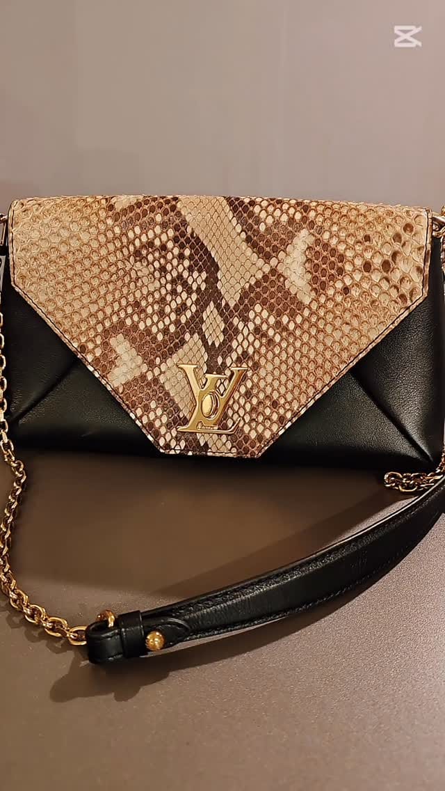 Post 4 by revogue on Instagram (video)