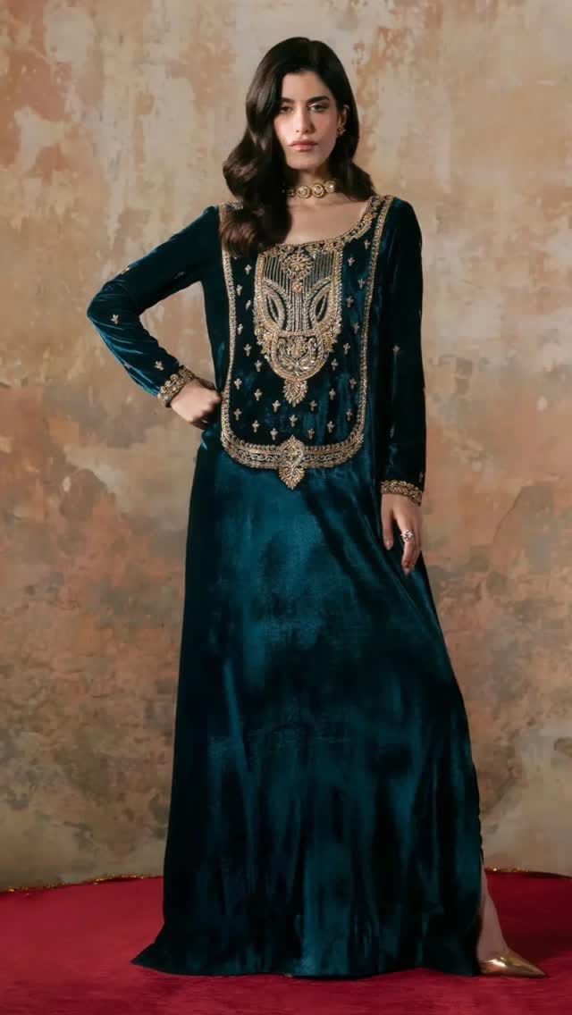 Post 3 by HS DESIGNER WARDROBE on Instagram (video)