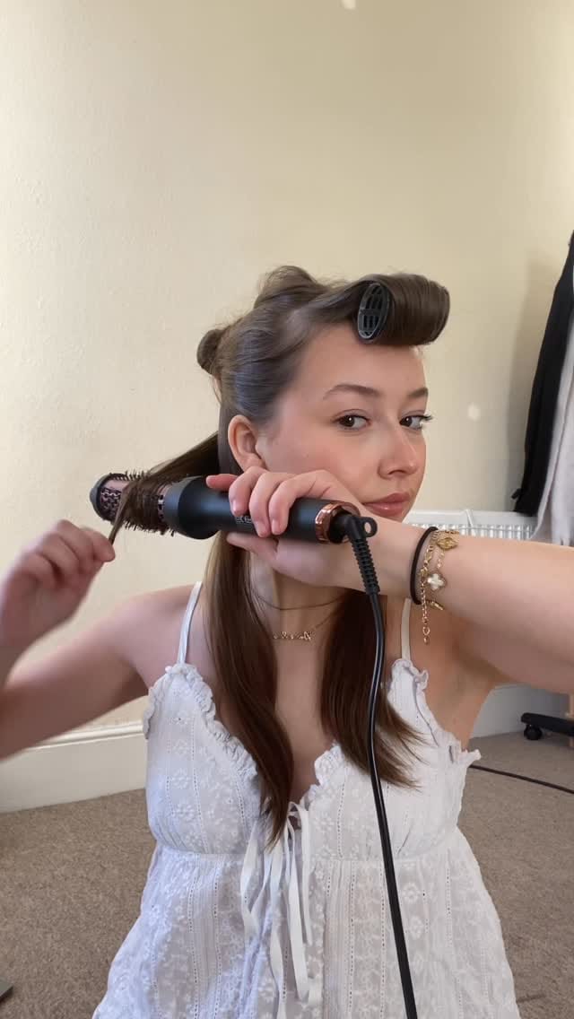 Post 2 by Amelia Moreton on Instagram (video)