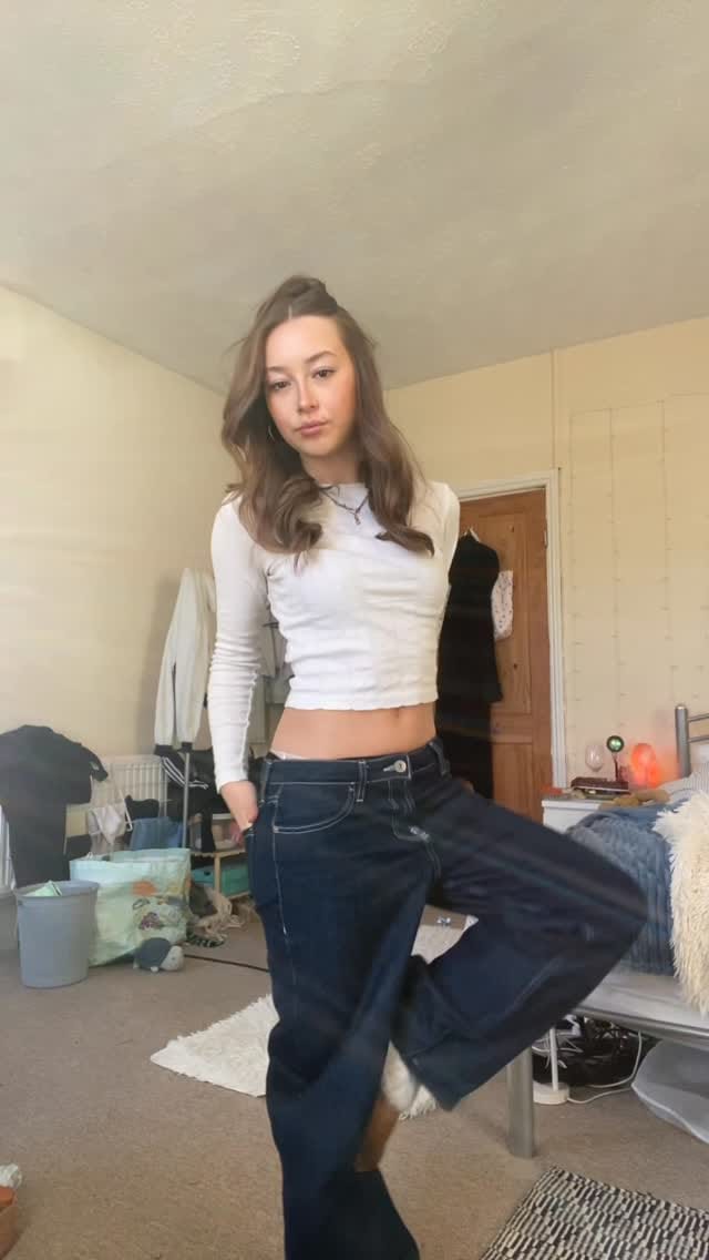 Post 6 by Amelia Moreton on Instagram (video)