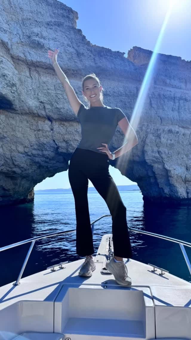 Post 1 by Lilly Douse on Instagram (video)